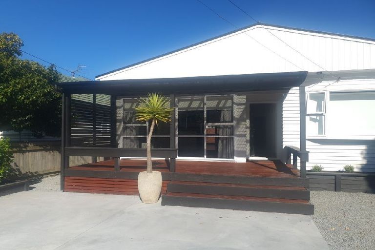 Photo of property in 14 Golf Road, Manor Park, Lower Hutt, 5019