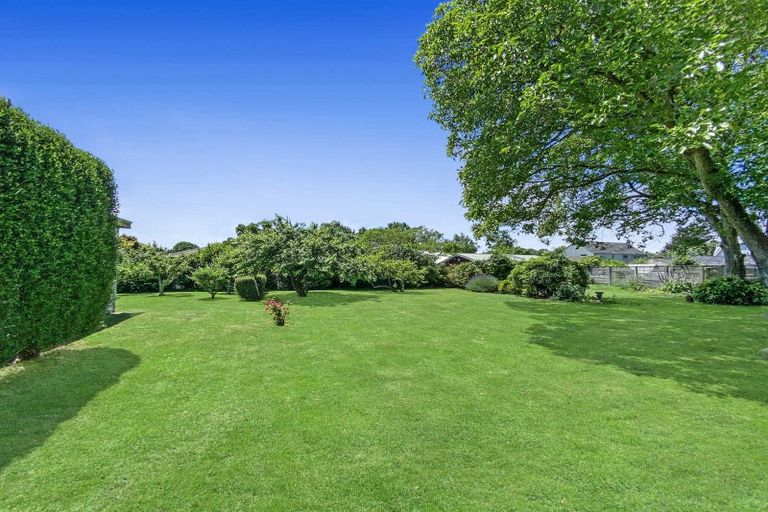 Photo of property in 42 Avonhead Road, Avonhead, Christchurch, 8042