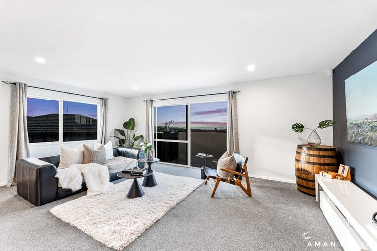 Photo of property in 22 Whangaparaoa Road, Red Beach, 0932