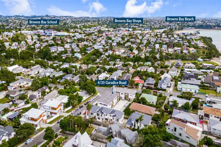 Photo of property in 4/35 Garadice Road, Rothesay Bay, Auckland, 0630