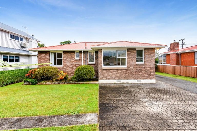 Photo of property in 38 Cowling Road, Hurdon, New Plymouth, 4310