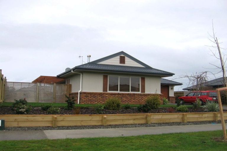 Photo of property in 6 Meridian Grove, Kelvin Grove, Palmerston North, 4414