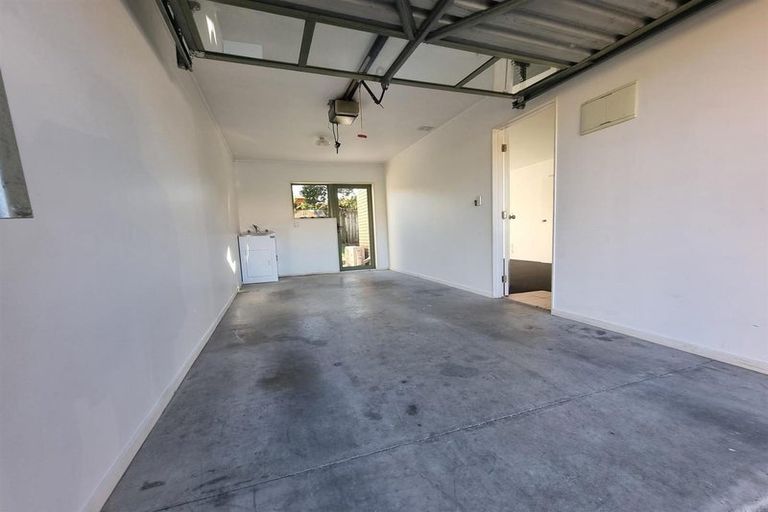 Photo of property in 15/12 Blueridge Close, Sunnyvale, Auckland, 0612