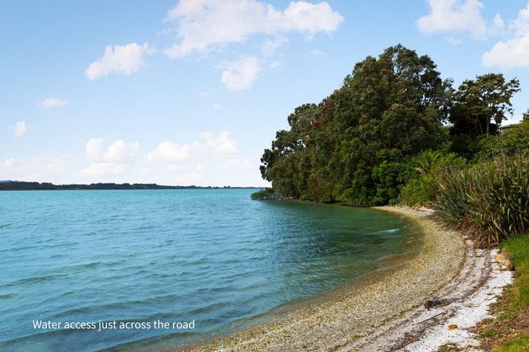 Photo of property in 12 Moana Drive, Tanners Point, Katikati, 3177