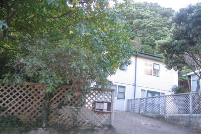 Photo of property in 6 Waitohu Road, York Bay, Lower Hutt, 5013