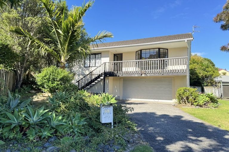 Photo of property in 18 Sunward Rise, Glenfield, Auckland, 0629