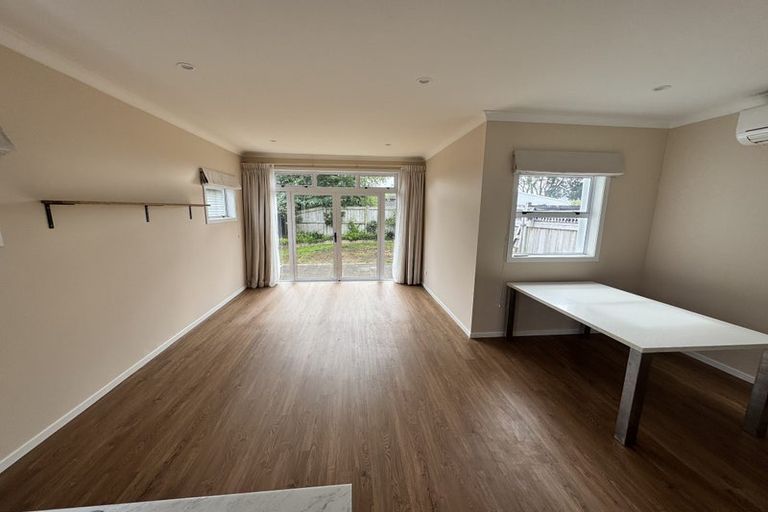 Photo of property in 19 Lyn Street, Lynmouth, New Plymouth, 4310