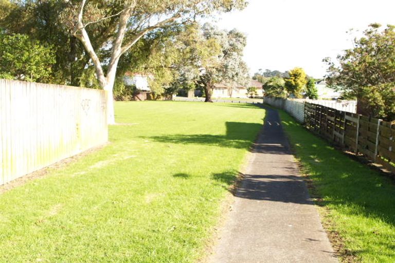 Photo of property in 15 Walden Place, Mangere East, Auckland, 2024