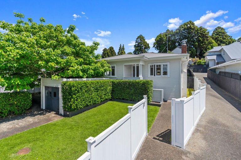 Photo of property in 41 Hillsborough Road, Hillsborough, Auckland, 1042