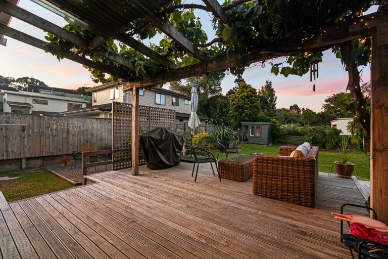 Photo of property in 39 Tiromoana Road, Raumati South, Paraparaumu, 5032