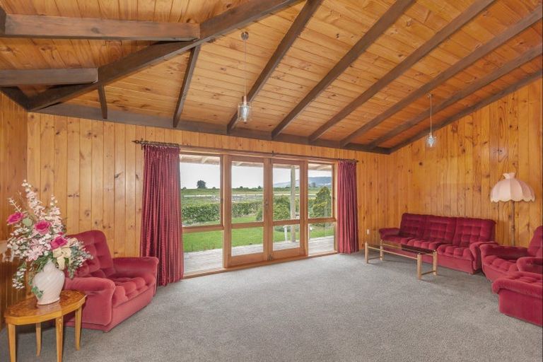 Photo of property in 382 Kimberley Road, Levin, 5571