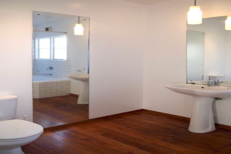 Photo of property in 1060 Great North Road, Point Chevalier, Auckland, 1022