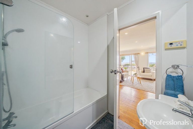 Photo of property in 77 Maungaraki Road, Korokoro, Lower Hutt, 5012