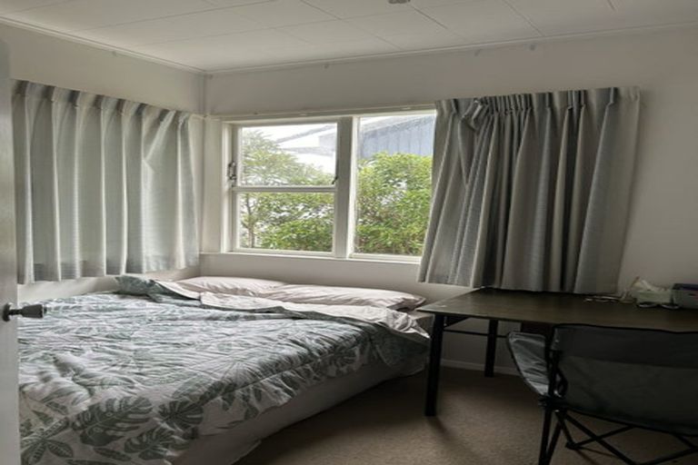 Photo of property in 2 Foyle Street, Island Bay, Wellington, 6023