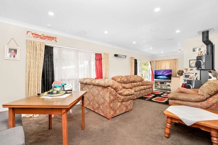 Photo of property in 3 Albertson Place, Manurewa, Auckland, 2102