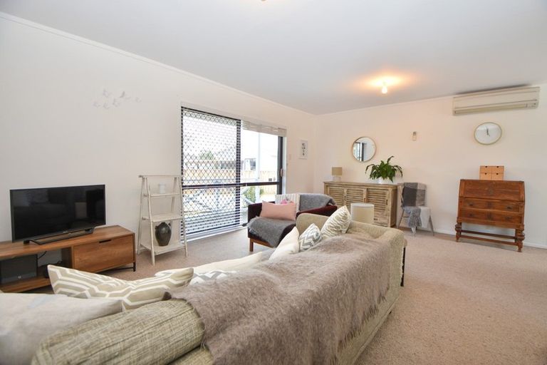 Photo of property in 3/13 Dixon Street, Carterton, 5713