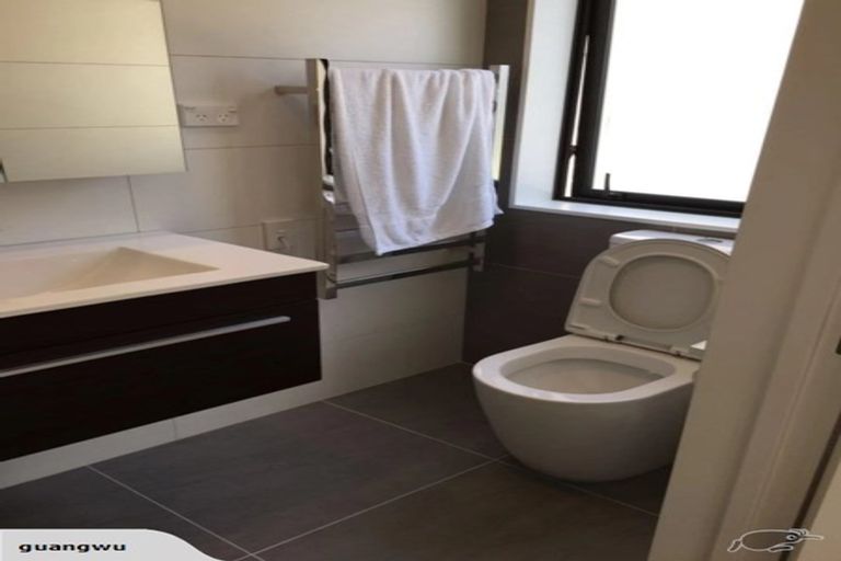 Photo of property in 18a Hazel Glen, Bayview, Auckland, 0629