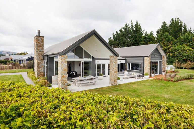 Photo of property in 39 Branksome Place, Aokautere, Palmerston North, 4471