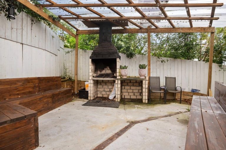 Photo of property in 2/6 Makora Road, Massey, Auckland, 0614