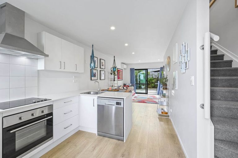 Photo of property in 3/6 South Pacific Place, Henderson, Auckland, 0612