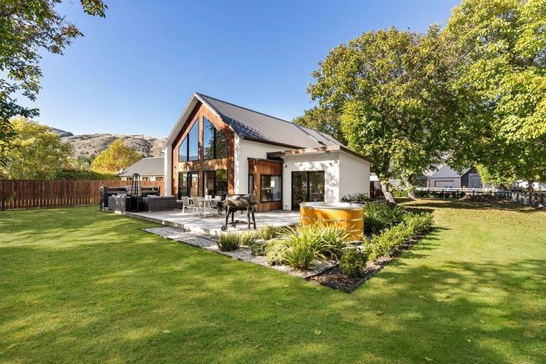 Photo of property in 13-13a Quarry Place, Lake Hayes, Queenstown, 9304