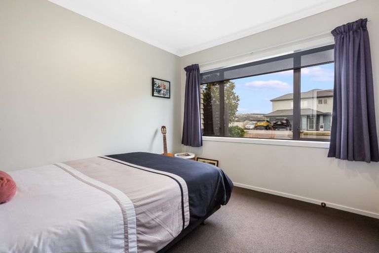 Photo of property in 102 Te Puia Drive, Aotea, Porirua, 5024