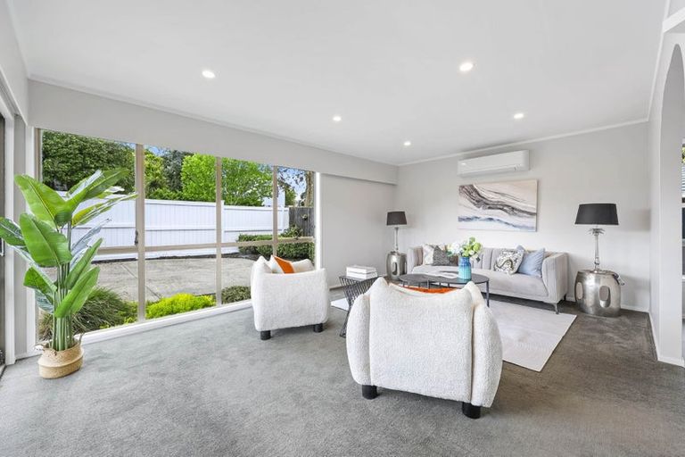 Photo of property in 34 Beechdale Crescent, Pakuranga Heights, Auckland, 2010