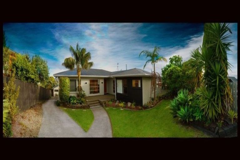 Photo of property in 148 Luckens Road, West Harbour, Auckland, 0618