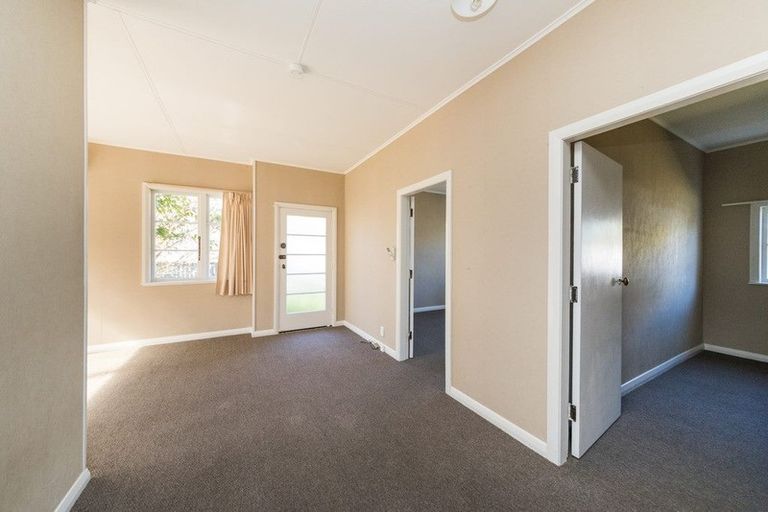 Photo of property in 15 Ihle Street, Terrace End, Palmerston North, 4410