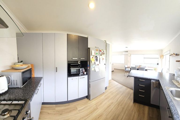 Photo of property in 93a Taylor Terrace, Tawa, Wellington, 5028