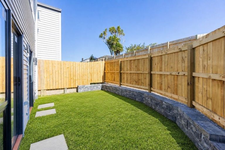 Photo of property in 6b Kaweka Street, New Lynn, Auckland, 0600
