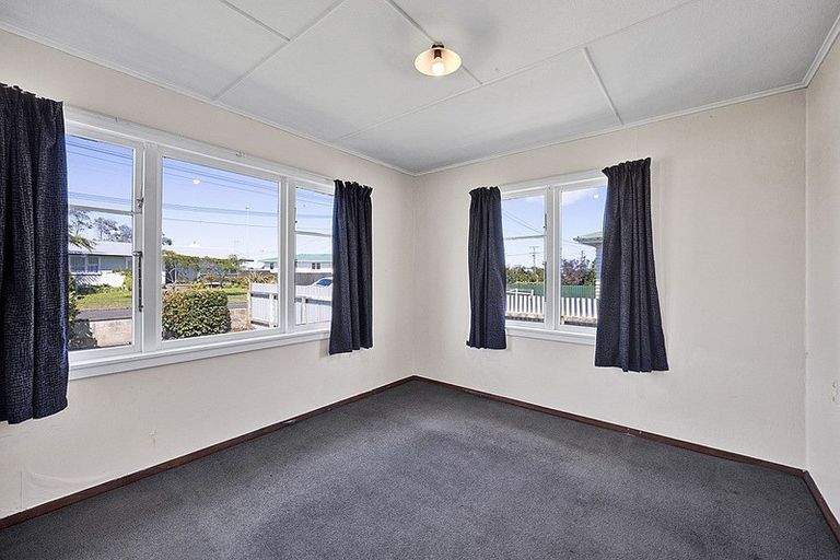 Photo of property in 8 Pacey Avenue, Hawera, 4610