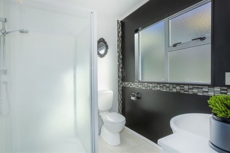 Photo of property in 3 Tararua Close, Aotea, Porirua, 5024