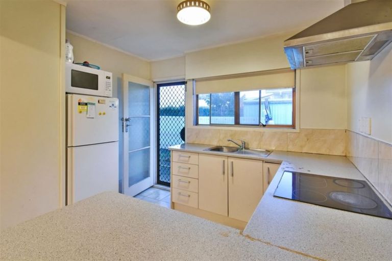 Photo of property in 2/215 Shirley Road, Papatoetoe, Auckland, 2025