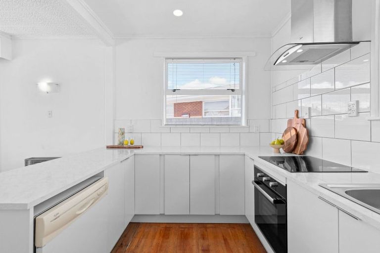 Photo of property in 15 Kensington Place, Fairfield, Hamilton, 3214