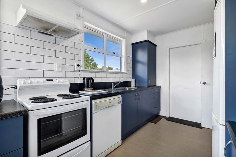 Photo of property in 6 Malone Place, Hawera, 4610