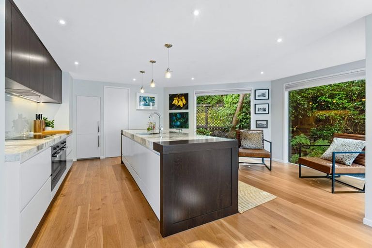 Photo of property in 15c Rodney Road, Northcote Point, Auckland, 0627