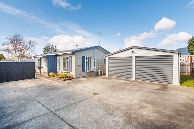 Photo of property in 18 Coromandel Court, Roslyn, Palmerston North, 4414