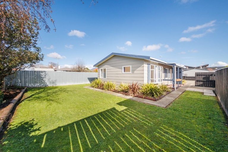 Photo of property in 18 Coromandel Court, Roslyn, Palmerston North, 4414