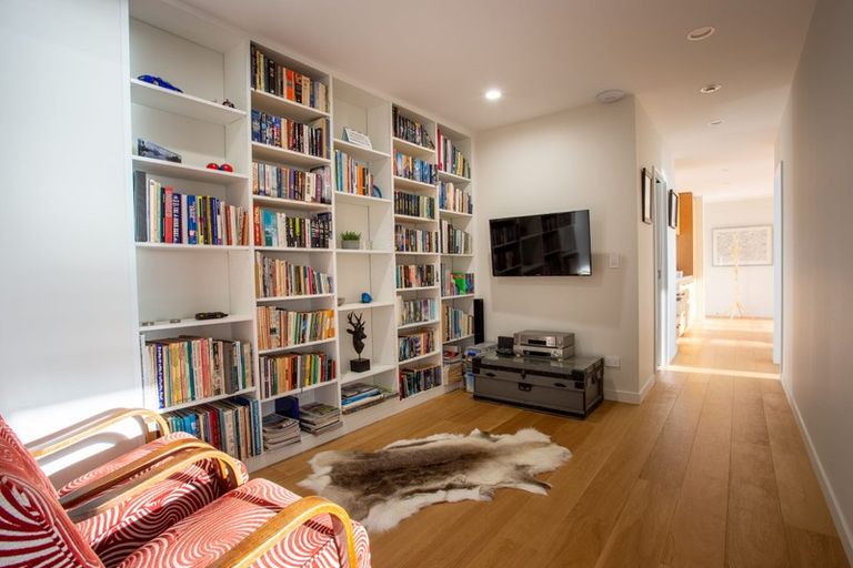 Photo of property in 19 Balmoral Lane, Redcliffs, Christchurch, 8081