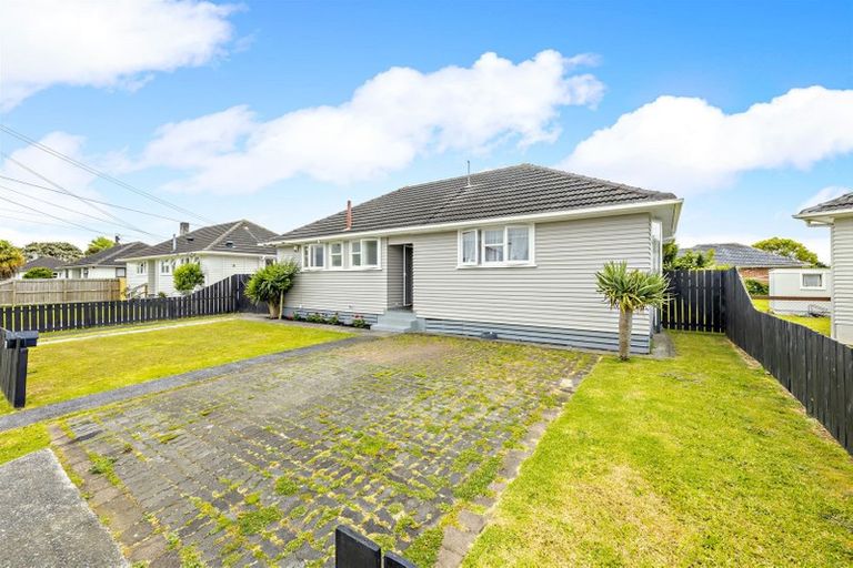 Photo of property in 11 Healy Road, Manurewa, Auckland, 2102