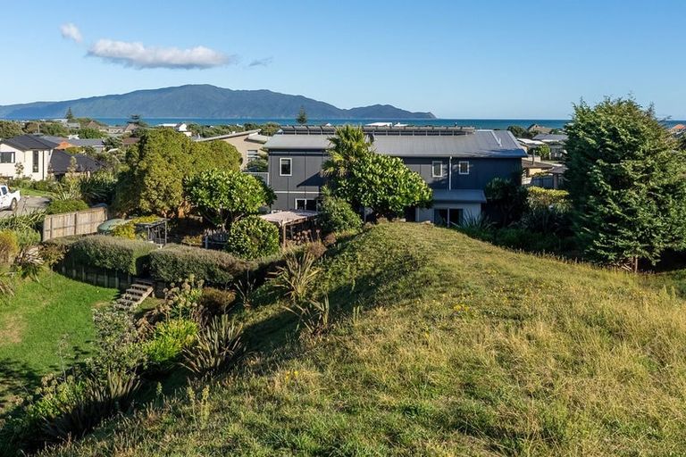 Photo of property in 11 Pharazyn Avenue, Waikanae Beach, Waikanae, 5036