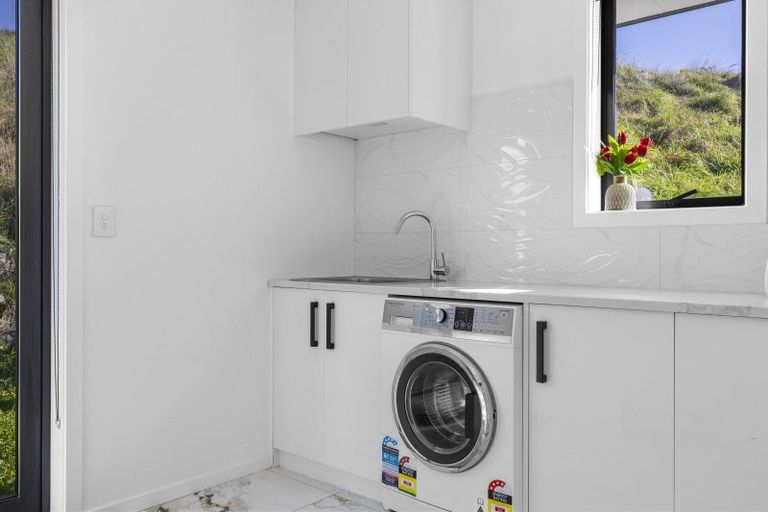 Photo of property in 5 Grandview Lane, Acacia Bay, 3385