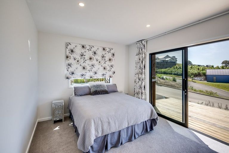 Photo of property in 91 Oak Road, Poraiti, Napier, 4112