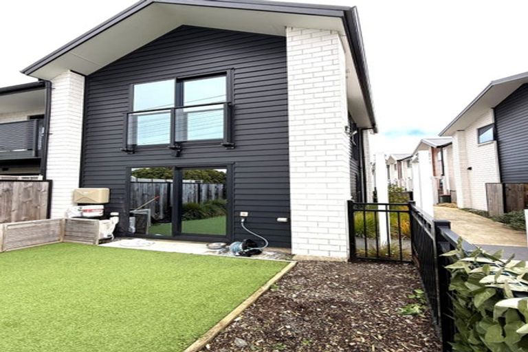 Photo of property in 12/170 Don Buck Road, Massey, Auckland, 0614