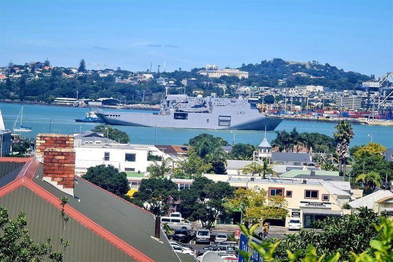 Photo of property in 9/66 Victoria Road, Devonport, Auckland, 0624