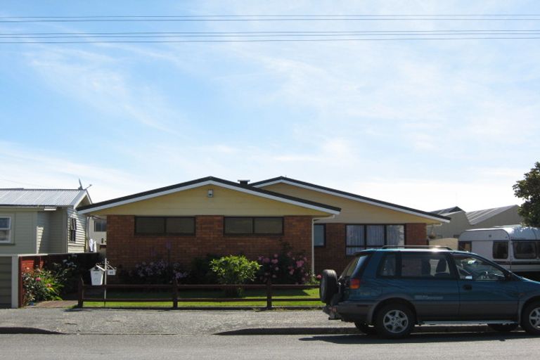 Photo of property in 48 Russell Street, Westport, 7825