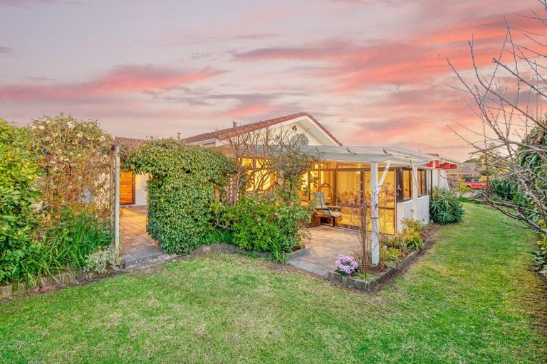 Photo of property in 5 Edgewater Grove, Orewa, 0931