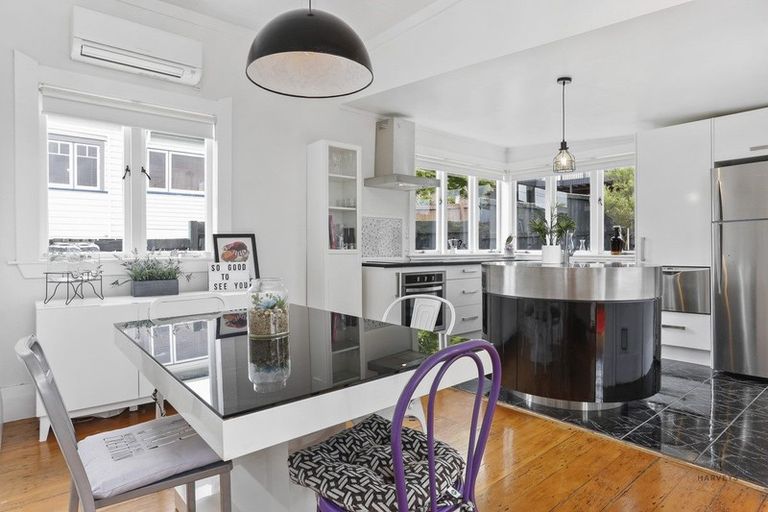 Photo of property in 4 Bowers Road, Glen Eden, Auckland, 0602