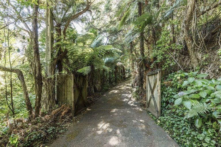 Photo of property in 96 Opanuku Road, Henderson Valley, Auckland, 0612